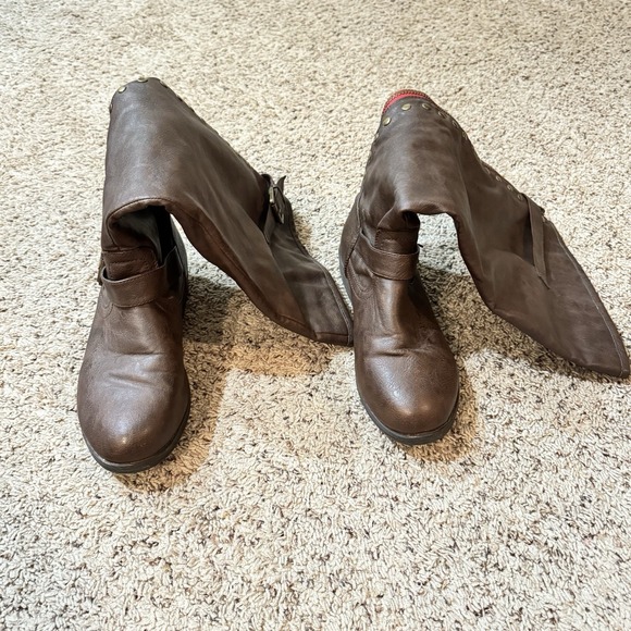 Journee Collection Sz 10 Brown Knee High Boots Red Zipper Brass Stud Faux Fur - Picture 7 of 16